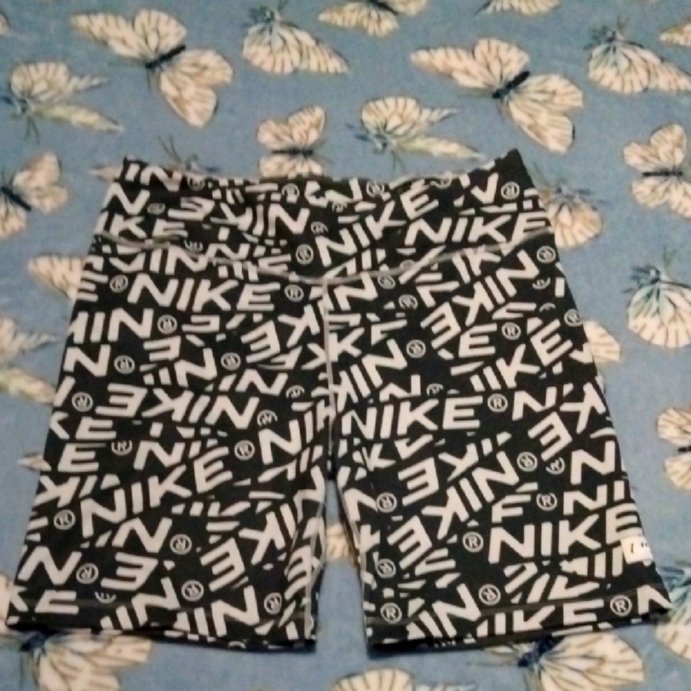 Nike Black and White Men's Shorts
